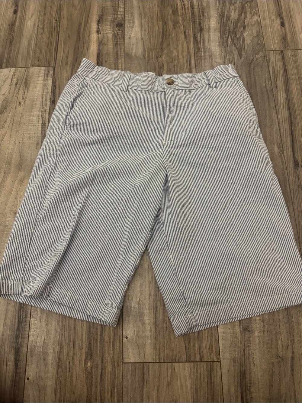 Vineyard Vines  Seersucker Flat Front Shorts - Light Blue/White 16 school